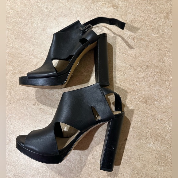 Gianni Bini Black Block Wedge Heels - Picture 9 of 10